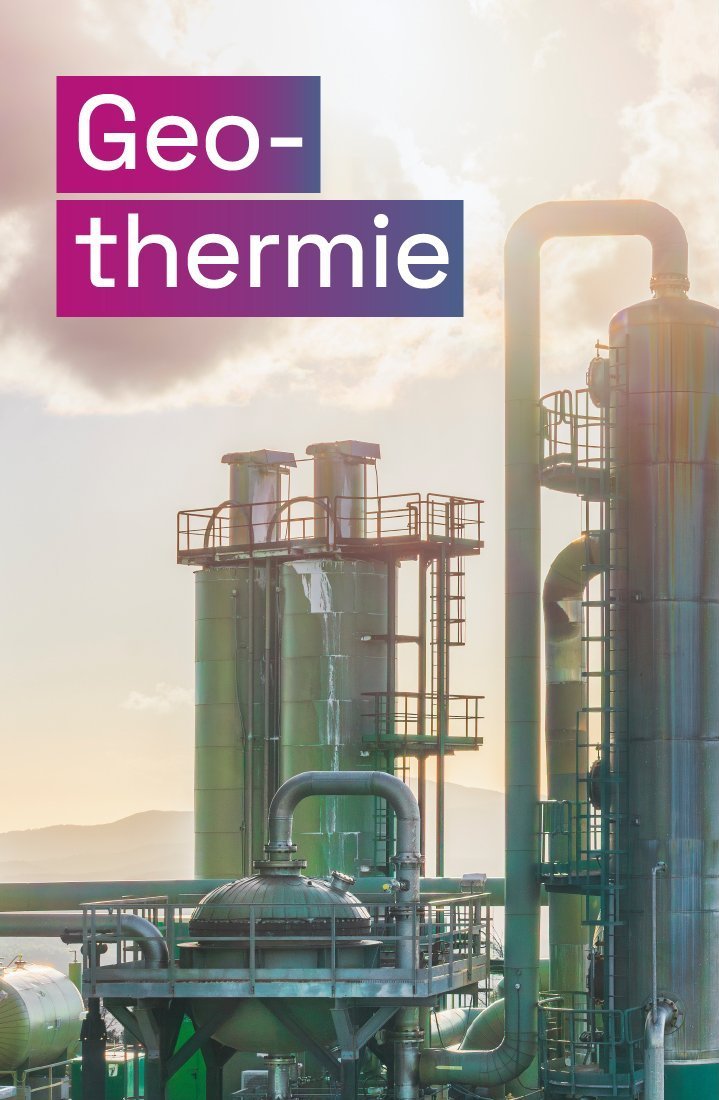 Rohre einer Geothermieanlage, darüber der Text „Geothermie“.