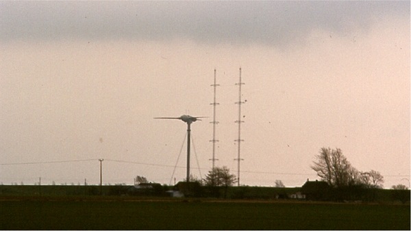 Windrad auf einem Feld